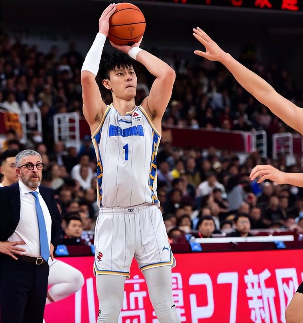 包含河南男篮球员状态神勇，助球队连胜在望的词条