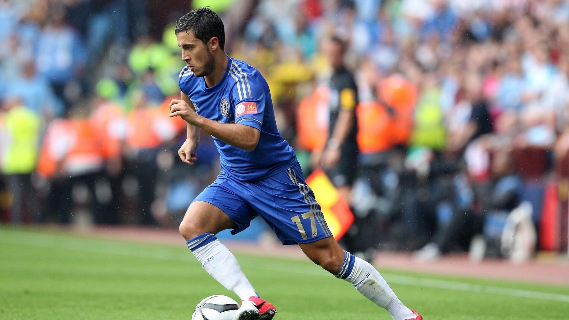 C罗重返赛场，刷新纪录首场状态出色，巴塞罗那观众沸腾！比赛高潮迭起